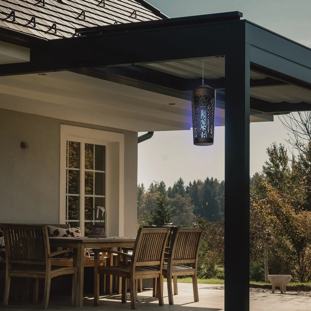 BLACK+DECKER BDPC958 Outdoor Hanging Bug Zapper (1/2 Acre)